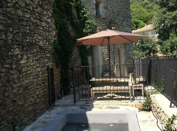 La Calade, Maison De Village